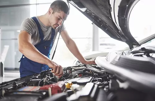 Servicio de Cambio de Aceite de Motor para Carro en medellin, taller automotriz especializado para vehiculos, mecanicos expertos (12)
